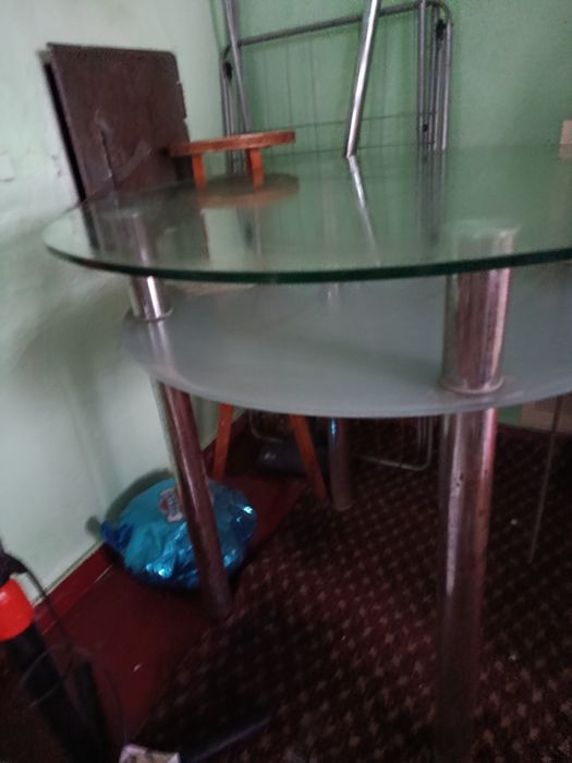 Продам скляний кухонний стіл