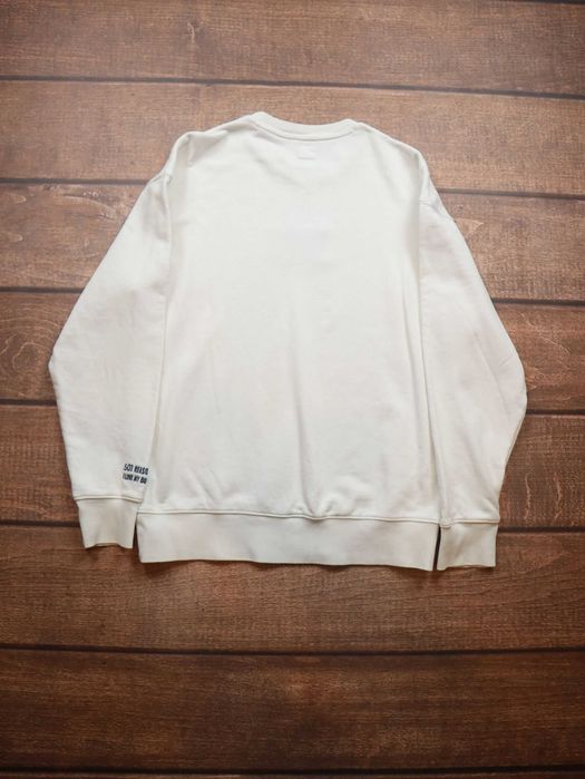 Levis 501 navy white  biała bluza bez kaptura z grantowym haft logo