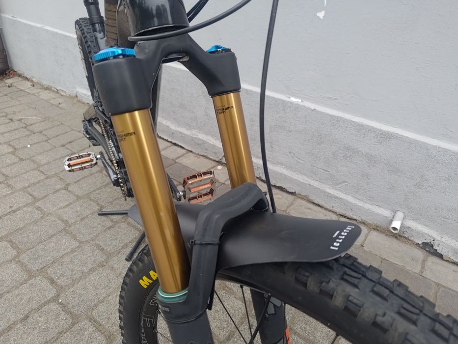 Canyon torque super enduro 27.5

180mm Fox, R