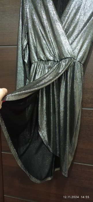 Святкова блискуча сукня