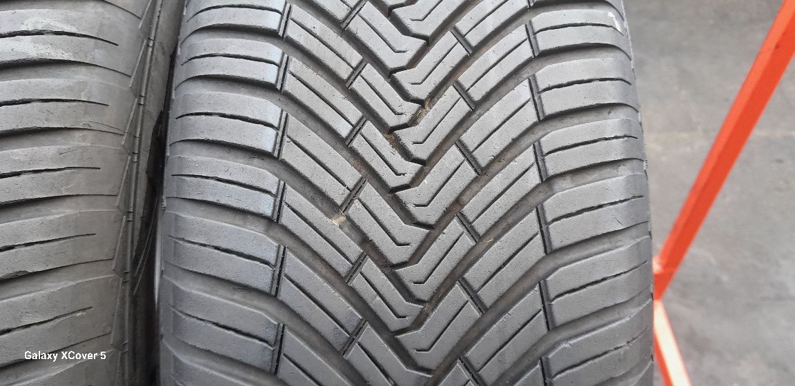 Opony Wielosezonowe 215÷65÷17÷.CONTINENTAL.7 mm.Rok 2024.Cena 120 zł.