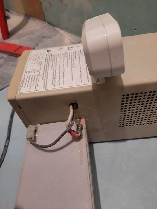 ДБЖ ,ИБП,бесперебойник фирмы APC Smart-UPC 700VA, Чистый синуc