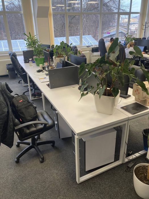 ПРОДАЮ МЕБЛІ З ОФІСУ:стільці,крісла,столи,монітори,пк,шафи, стелажі