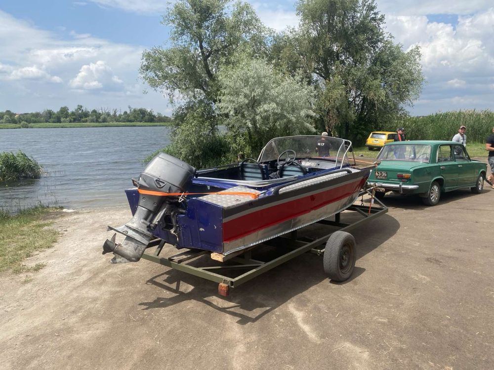 Продам лодку прогрес с мотором