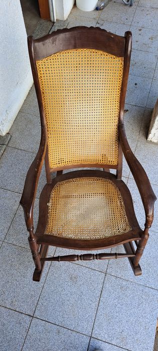 Vários móveis antigos