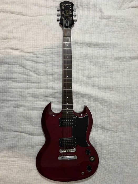 Epiphone Special SG Model, Cherry Red + Amplifier: Line 6 Spider IV 15