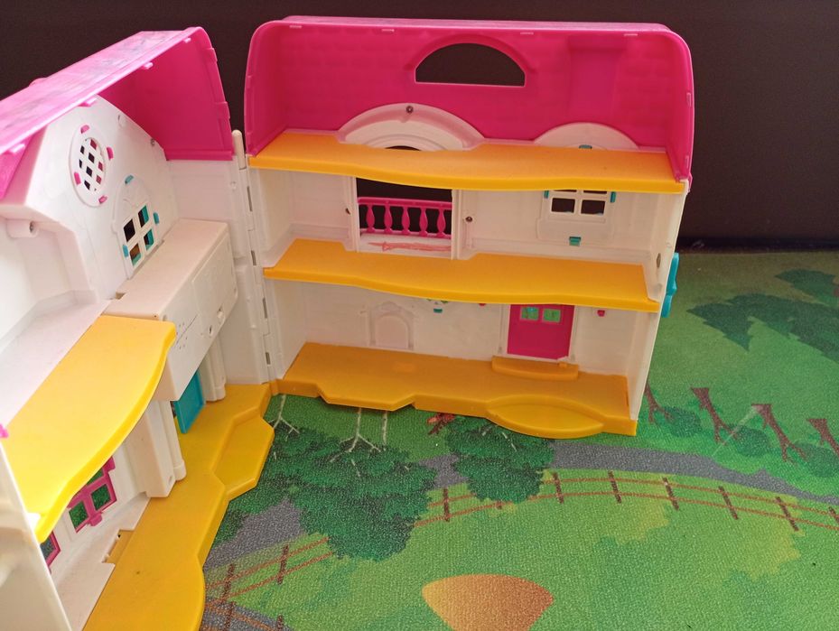 Mały domek dla lalek