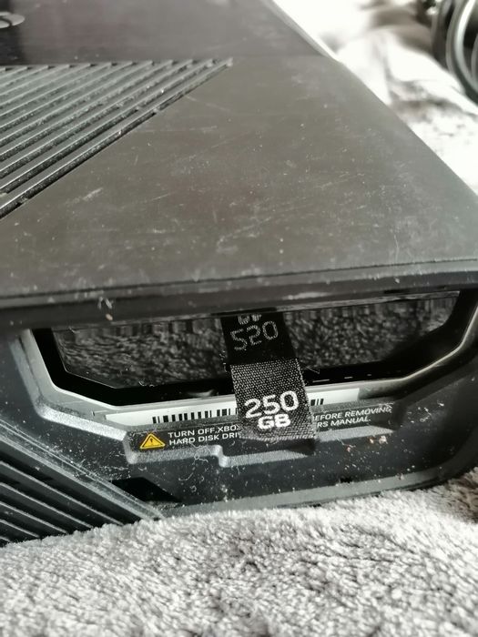 Xbox 360 E, 250 GB, Kinect, 2 pady, Wiedźmin 2, Kinect Sports, Tomb Ra
