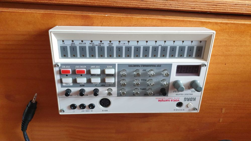 Korg Volca Sample + transformador original