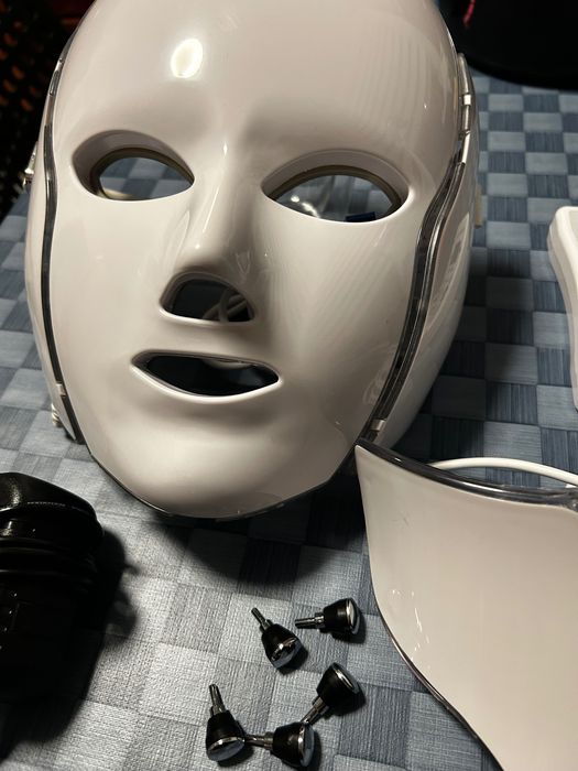 Máscara led como nova