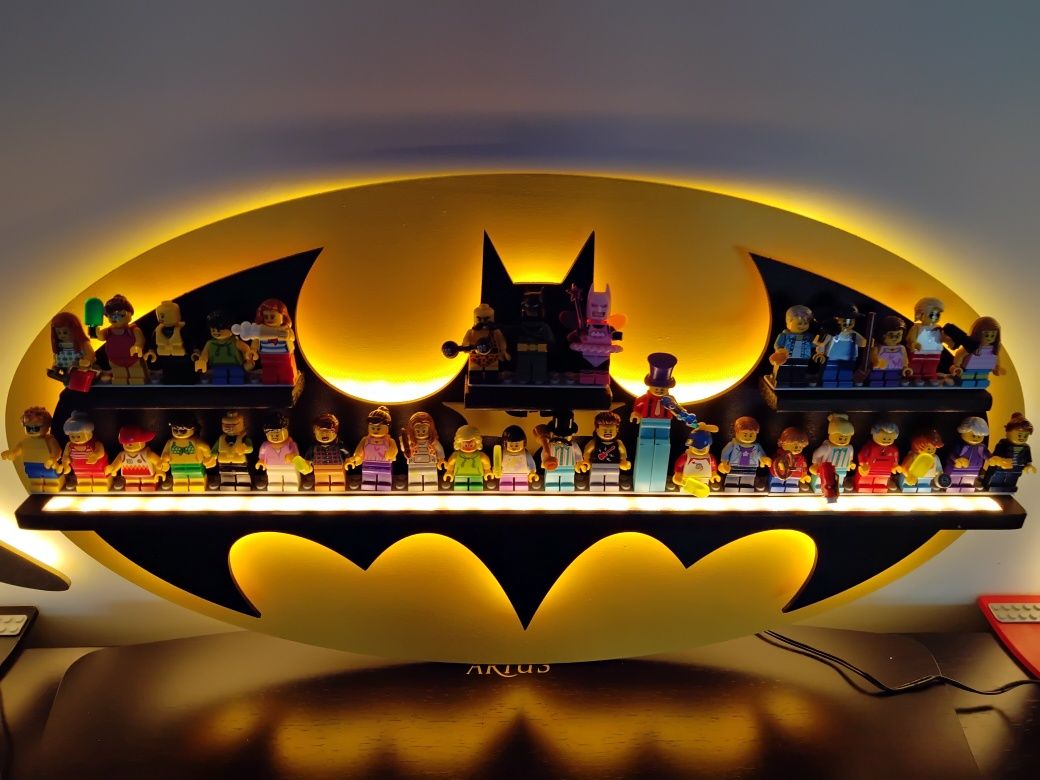 Lampka półka Batman  z oświetleniem LED na Minifigurki