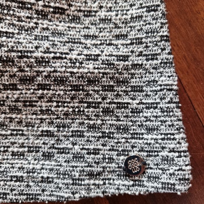 Szykowna sukienka Coccodrillo 140 cm z brokatowym kołnierzem