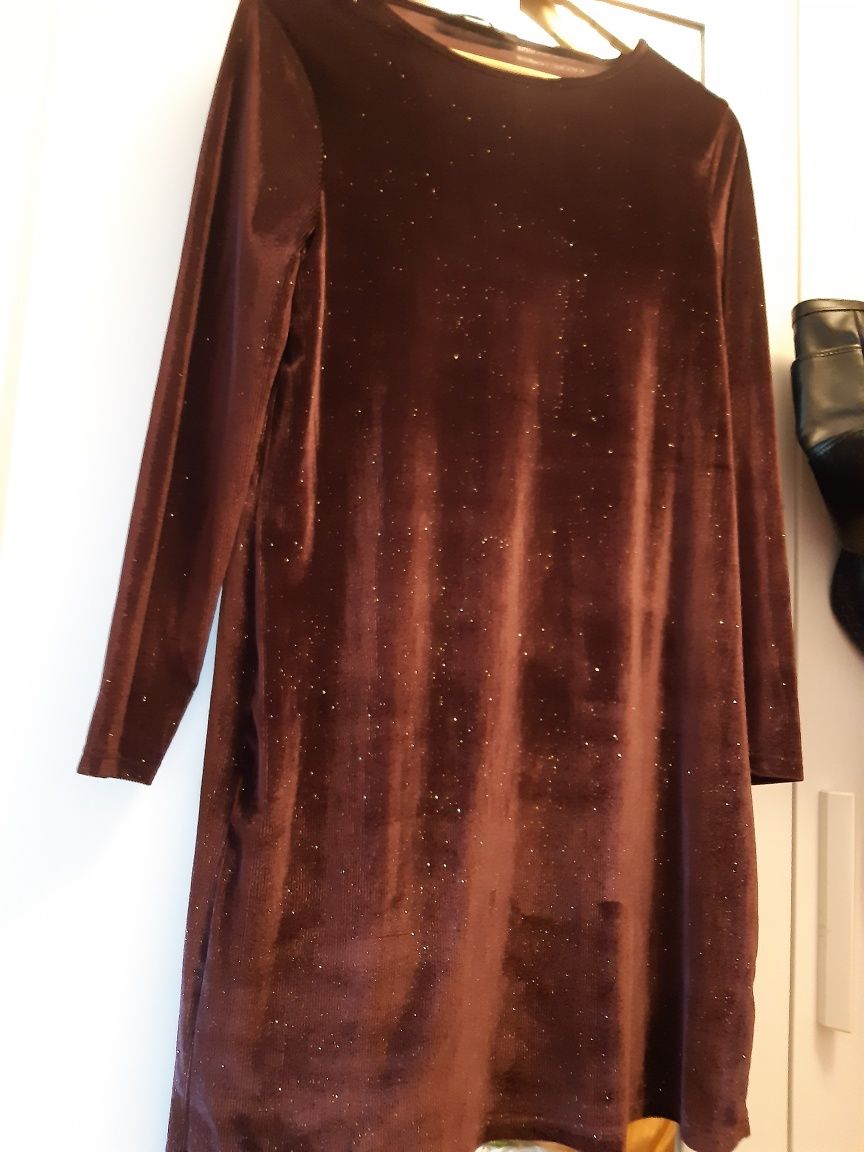 Fioletowa welurowa sukienka z brokatem