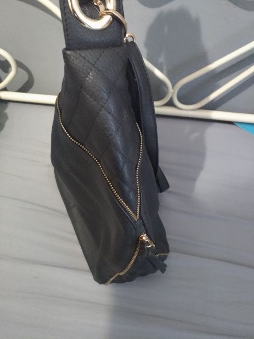 Torebka czarna ozdobna zamki na ramię + pasek