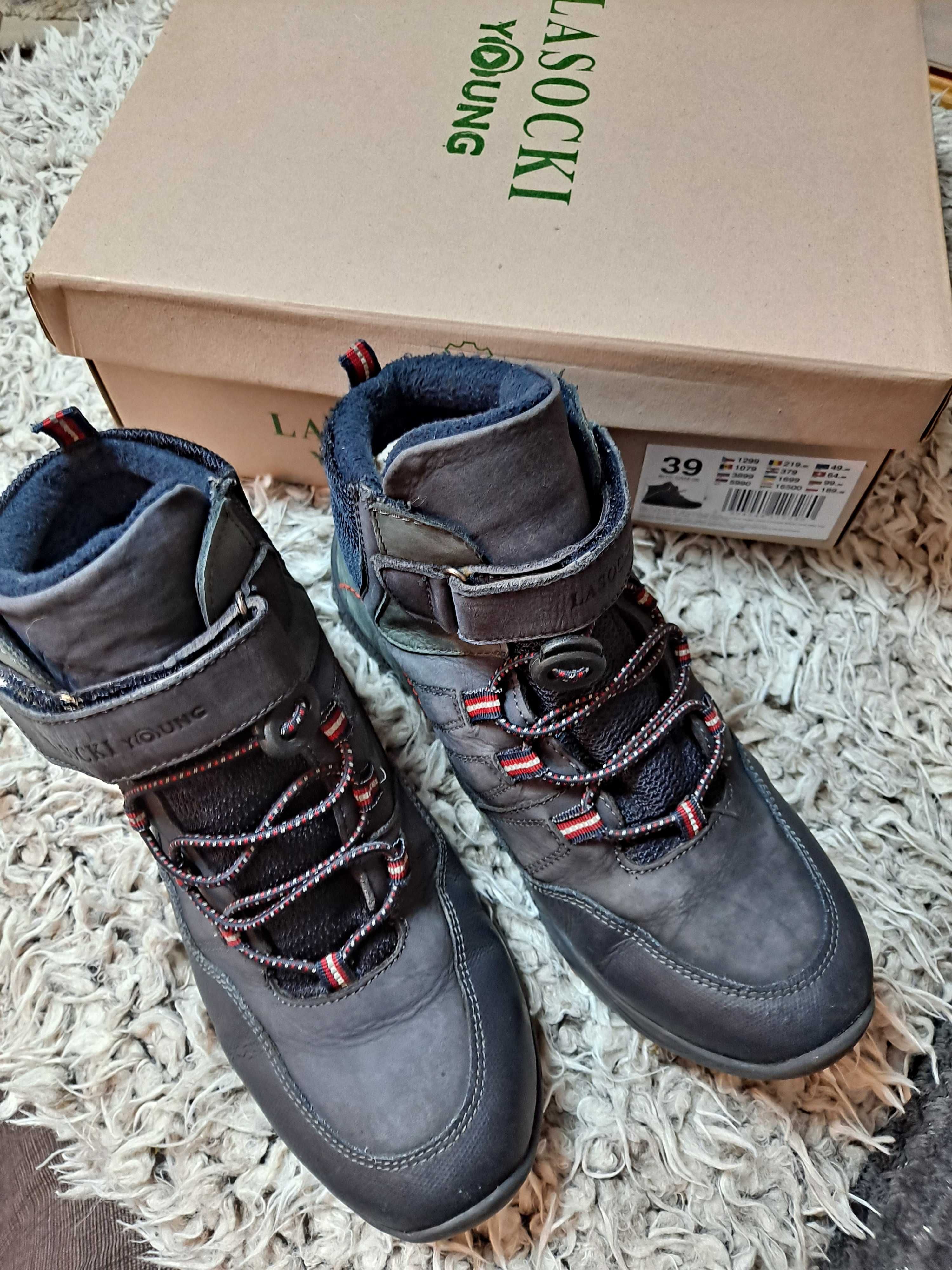 Buty zimowe chłopięce.