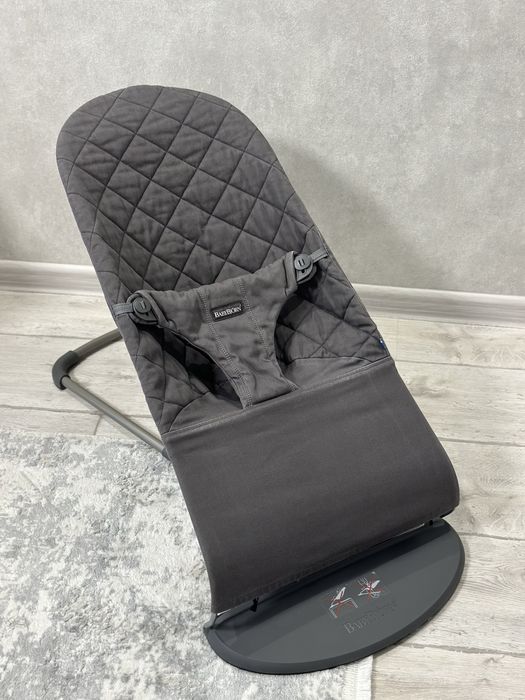 Дитячий шезлонг-гойдалка babybjorn