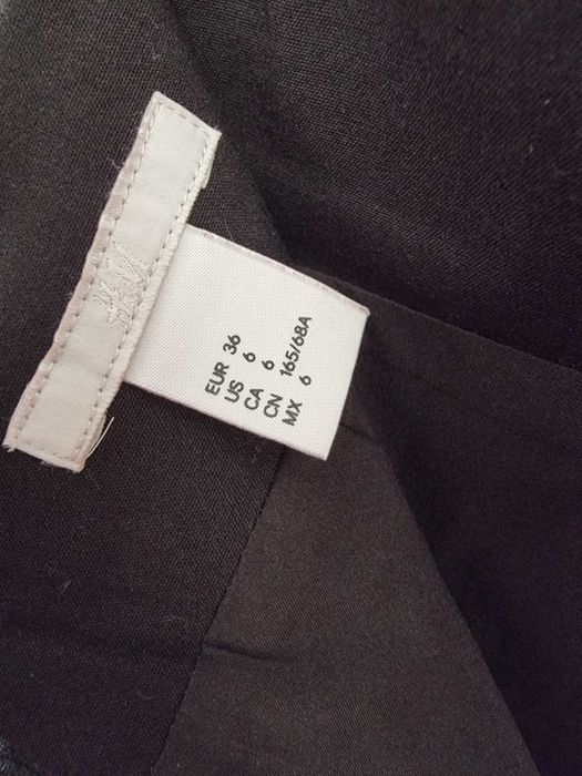 Saia estilo executivo preta H&M, tamanho 36