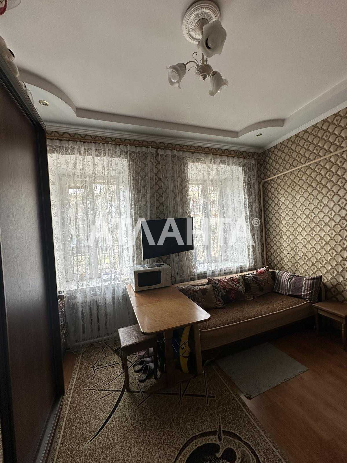 Продаётся комната в коммунальной квартире по улице Лазарева.