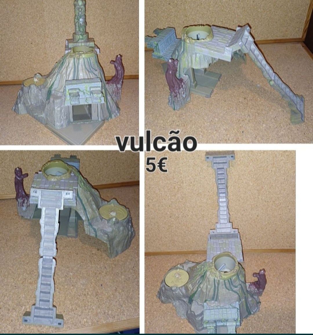 Brinquedos  variados para bebé e criança. Ver fotos