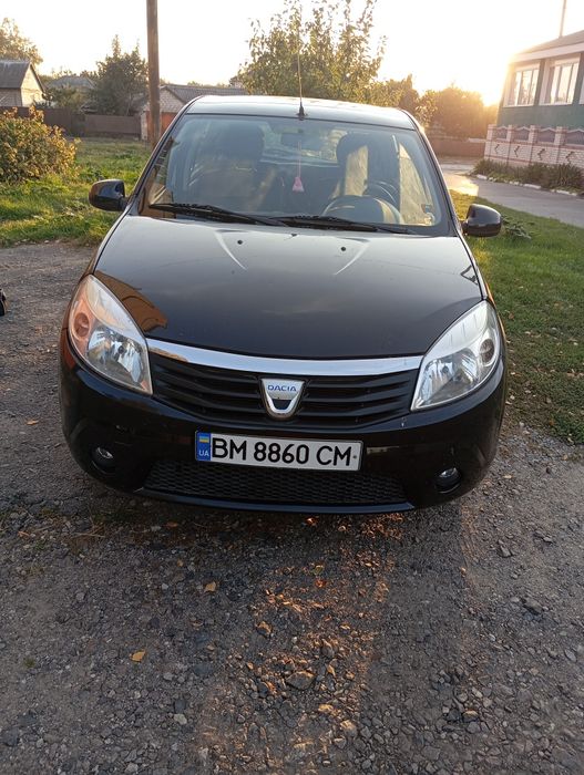 Dacia Sandero 2011 року