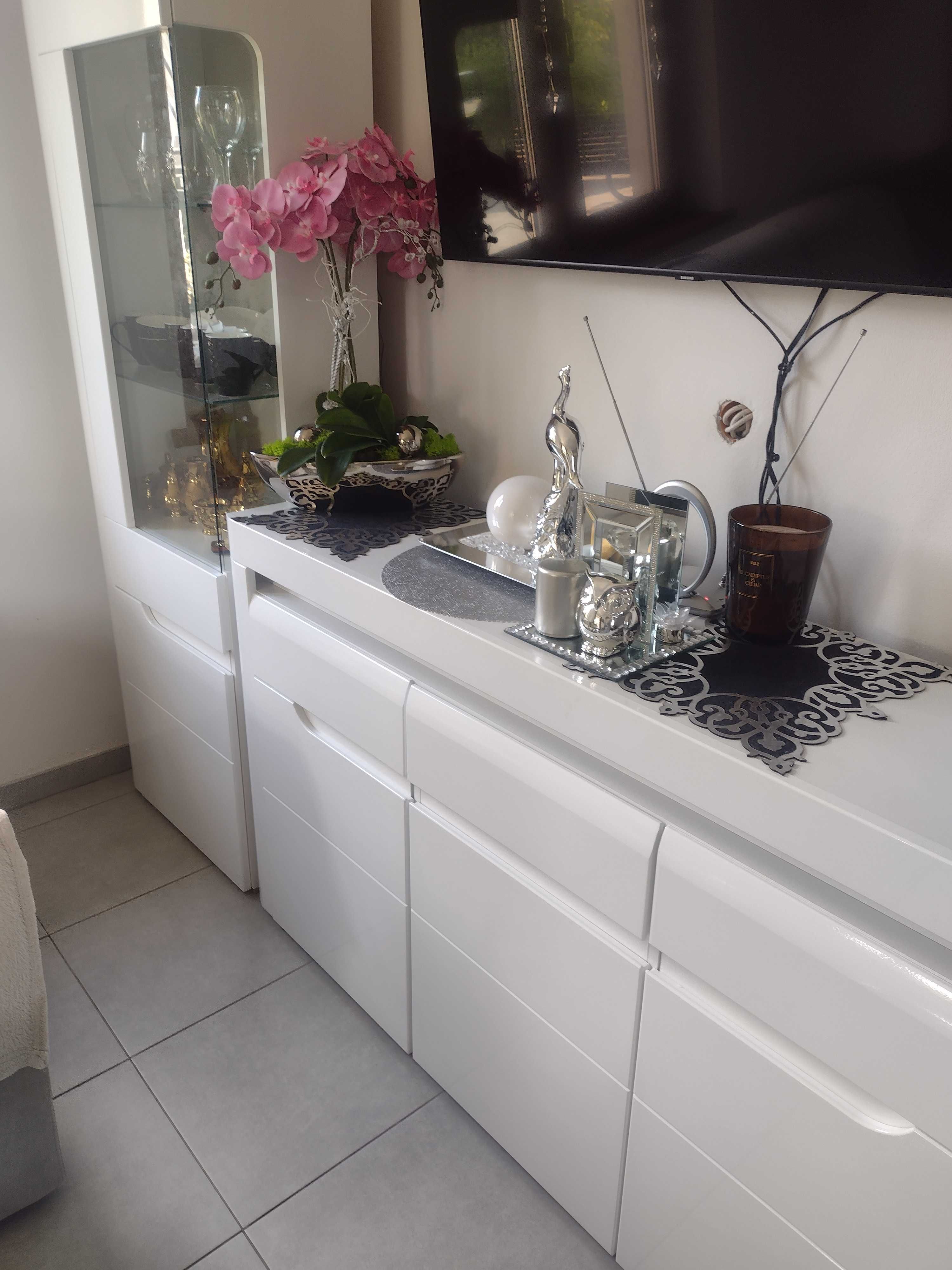 Sprzedam kpl mebli białe Glamour witryna+komoda