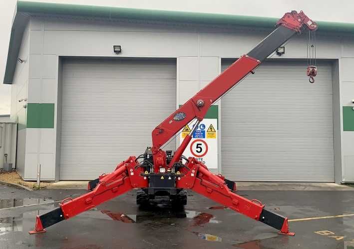 Mini grua aranha marca UNIC URW506