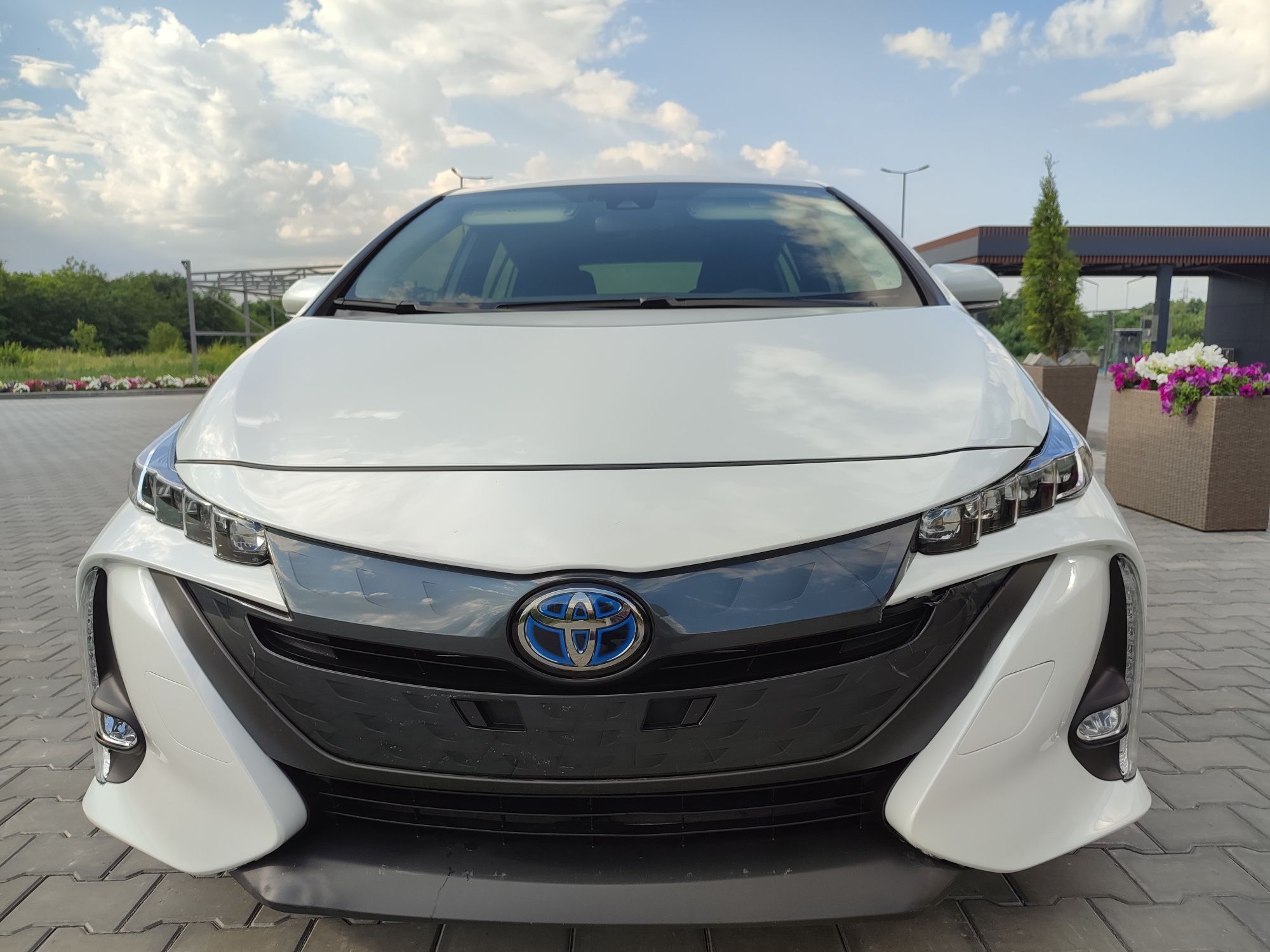 Toyota Prius Prime plug-in , PHV, заряджаємий гібрид