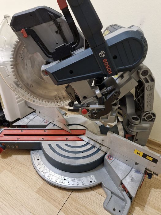 Торцовочна пилка Bosch GDL 12 Торцовка. Торцовочная піла