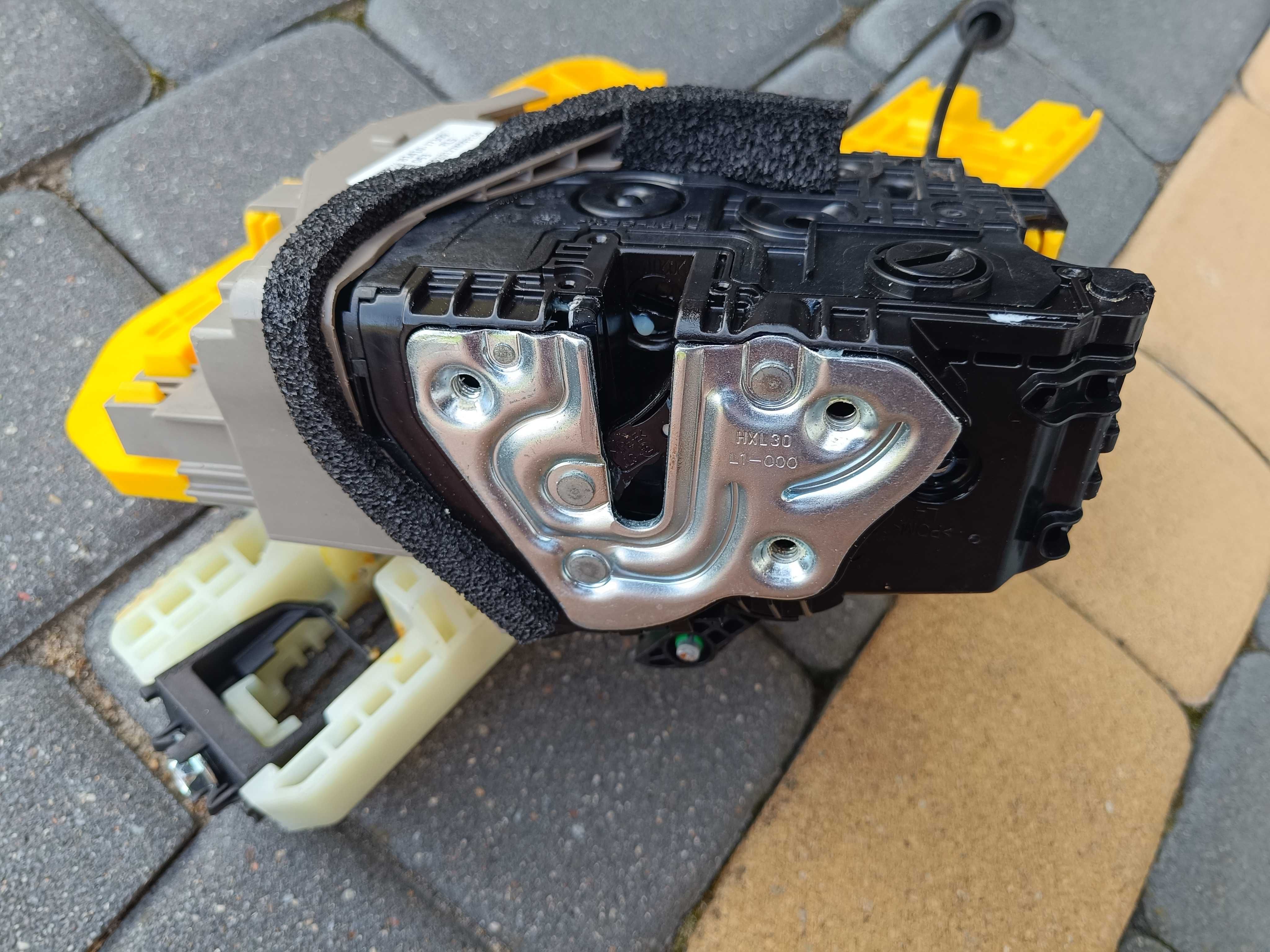Boczek z mechanizmem, Szyba i zamek drzwi Kia X -CEED tył lewe 2021r