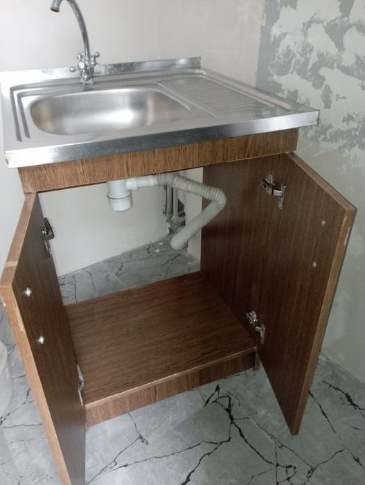 Кухонна мийка з тумбою