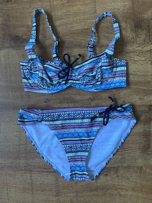 Kolorowy strój kąpielowy dwucześciowy