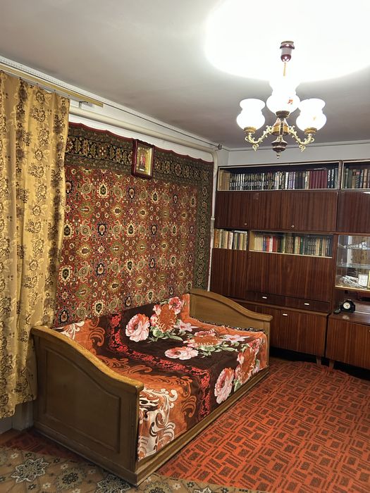 Центр, фасадна частина будинку по вулиці Юрка Тютюнника (Войкова)