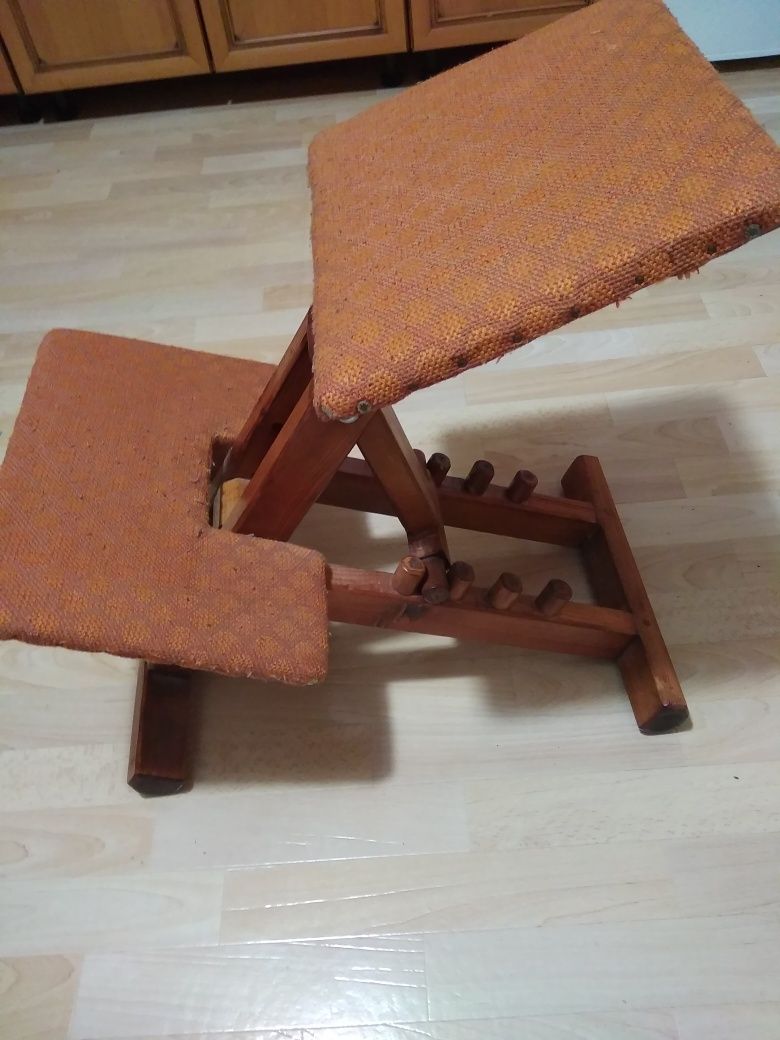 Krzesło ergonomiczne brązowe obicie