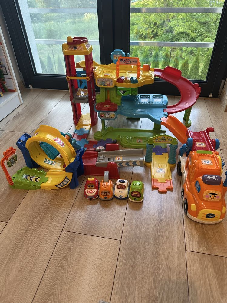 Garaż Vtech ,laweta ,petla,autka tut tut