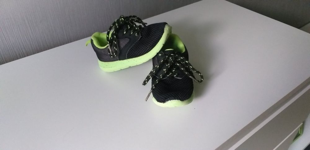Кросівки, кеди, сандалі - adidas, clarks