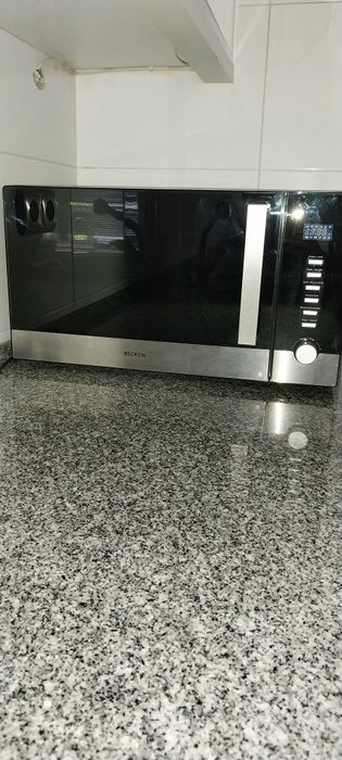 Micro-ondas BECKEN BMW4288 (30 L - Com Forno e Grill - Preto)