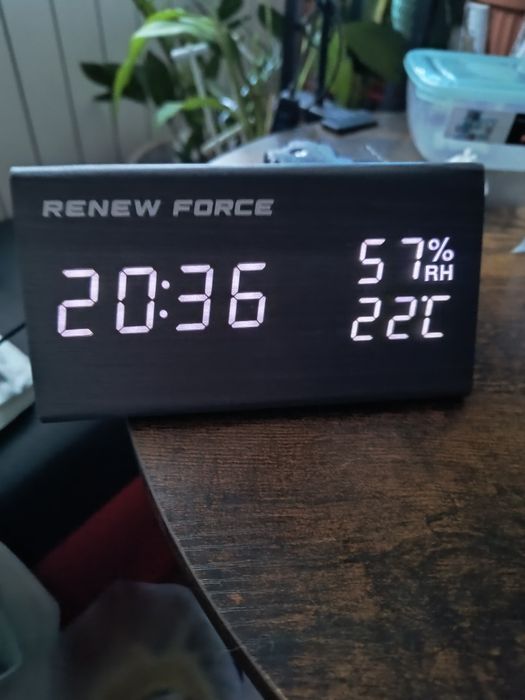 Zegar  data temperatura sieciowo-bateryjny