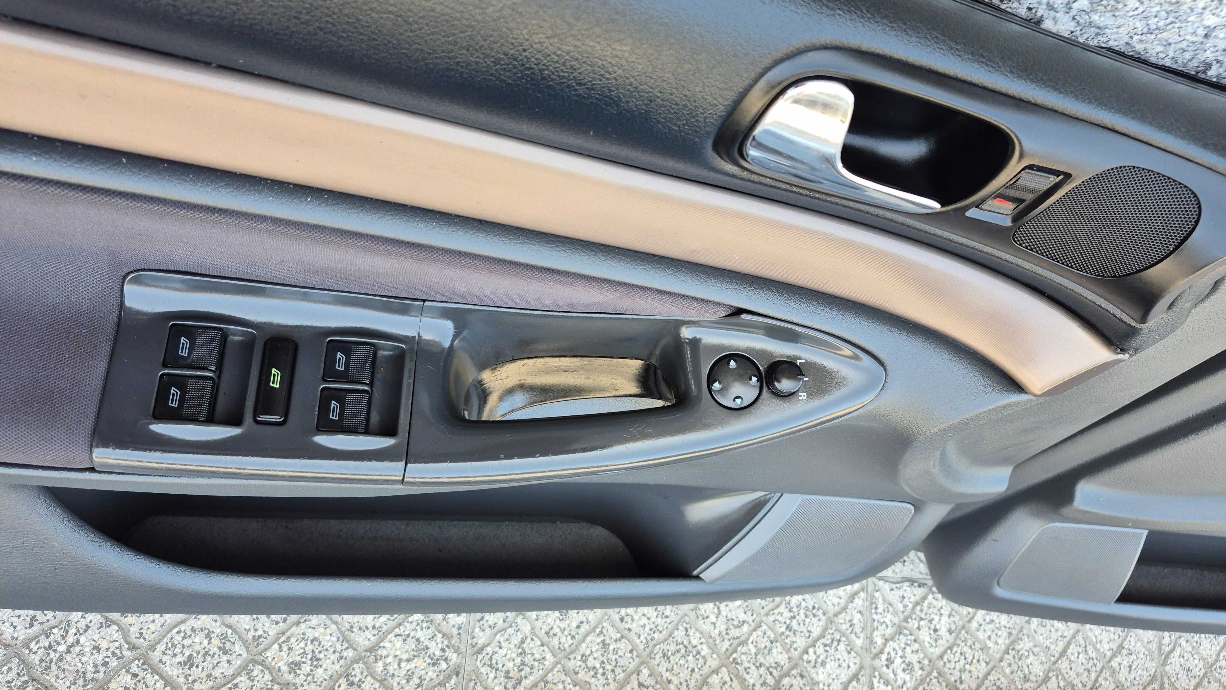 AUDI A4 B5(8D)-Quartelas Das Portas ESTOFADAS NOVAS + conjunto frisos