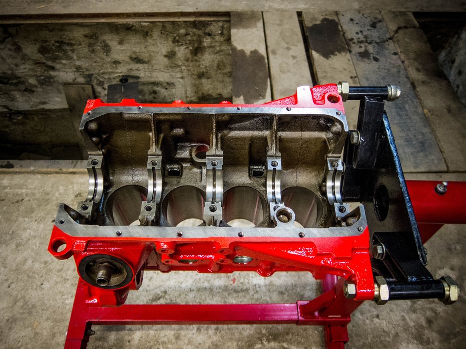 Ремонт двигателей, ходовой части, коробки передач.