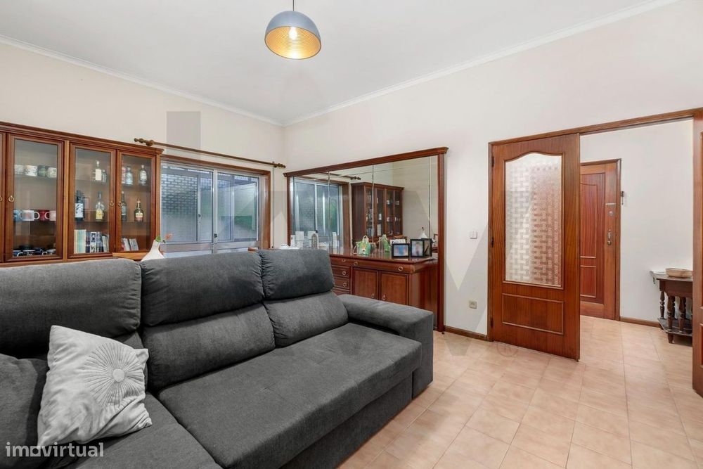 Apartamento T2 em Ermesinde Arrendado com Potencial e Rentabilidade