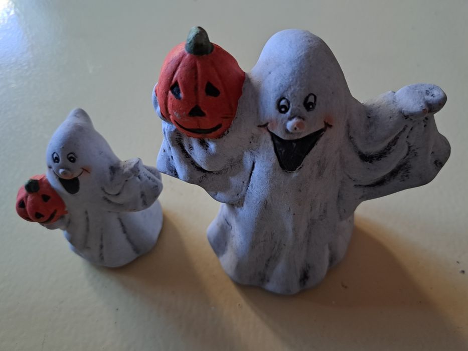 Figurki duszków na Halloween