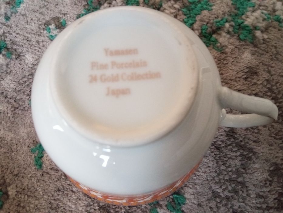 Zestaw 6 filizanek z podstawkami