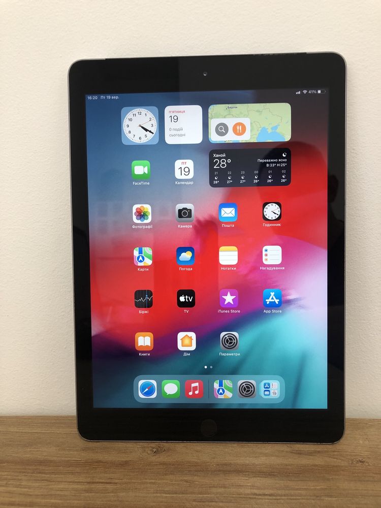 iPad 5 (2017) – 32 Gb, WiFi + LTE, 9.7”