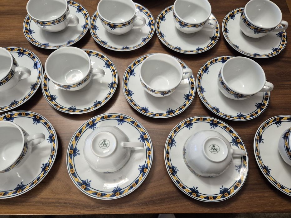 Bule e 12 chávenas de café da Vista Alegre