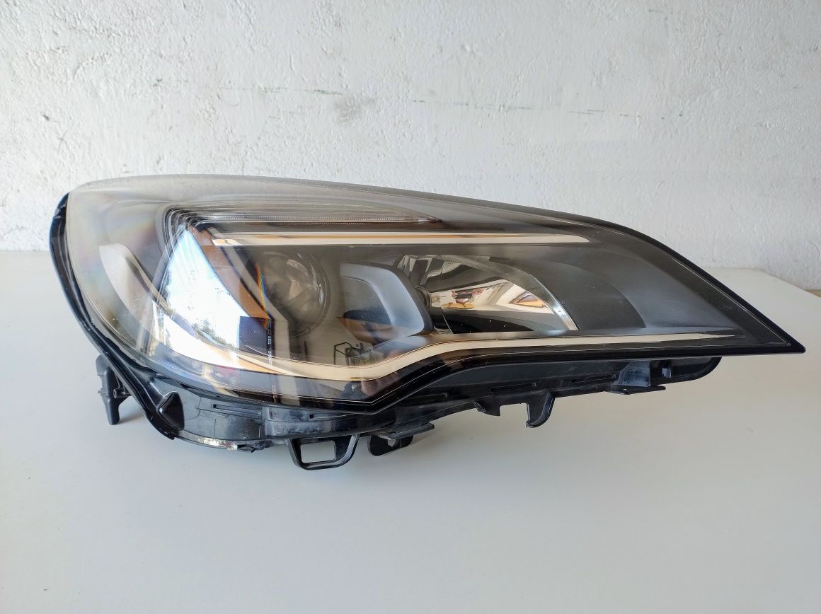 Lampa przednia prawa Opel Astra K.