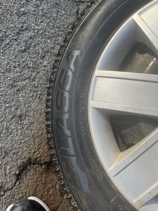 Комплект: зимові шини Lassa 185/65 R15 + диски + ковпаки
