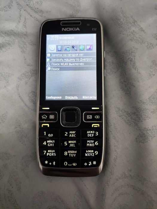 Мобильный телефон Nokia E52