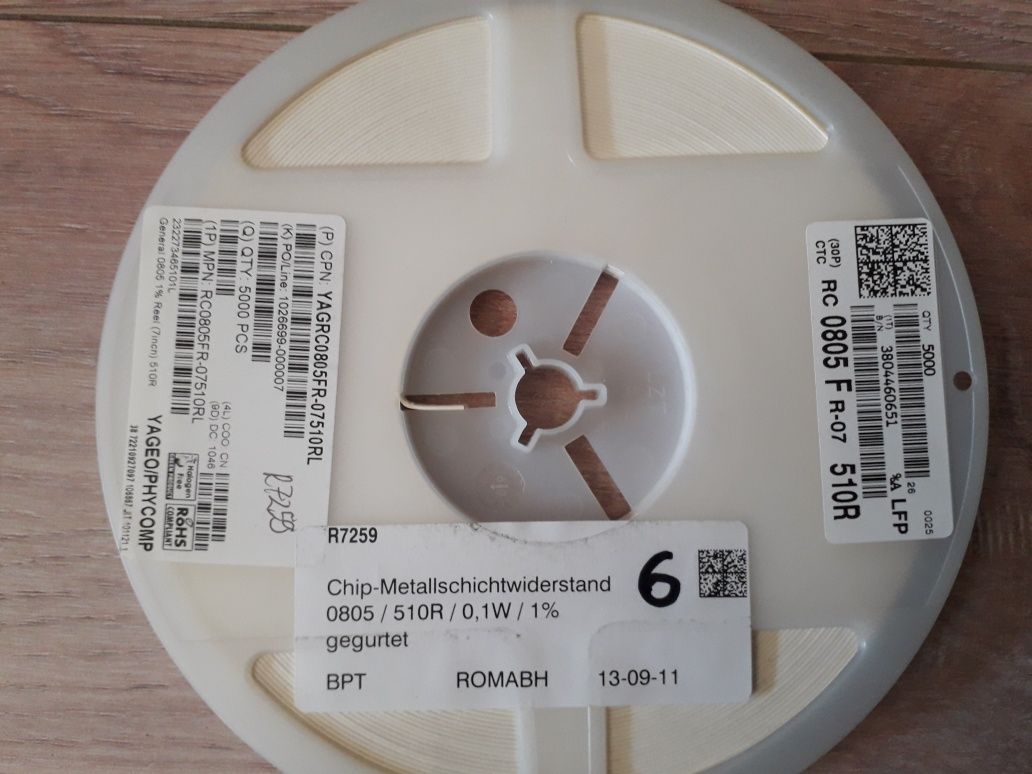 Sprzedam elementy elektroniczne SMD.