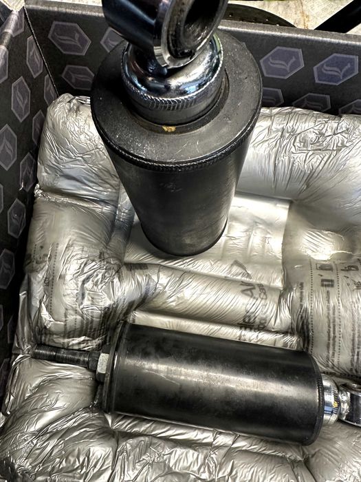 Задні амортизатори Harley Softail 2000-2017, оригінал та тюнінг