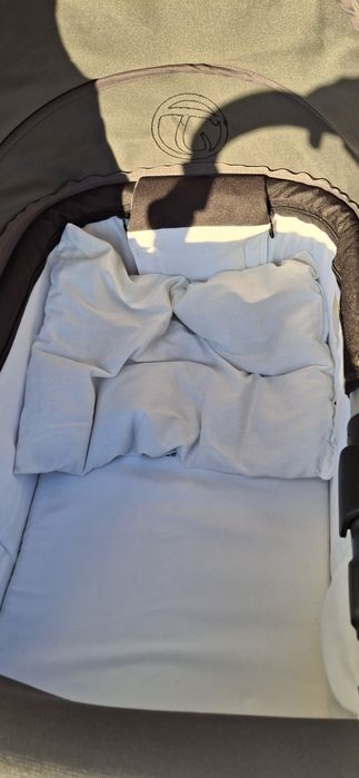 Carrinho de bebe com ovo